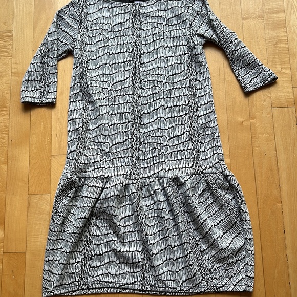 Girls dress - Picture 2 of 4